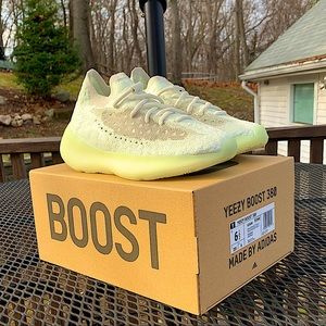 Yeezy Boost 380 Calcite Glow size 6.5 Deadstock